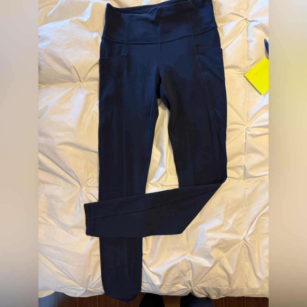 Athleta Salutation stash pocket full length leggings.
Navy blue